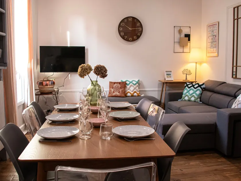 8-person house with parking, terrace and wifi - Image 1