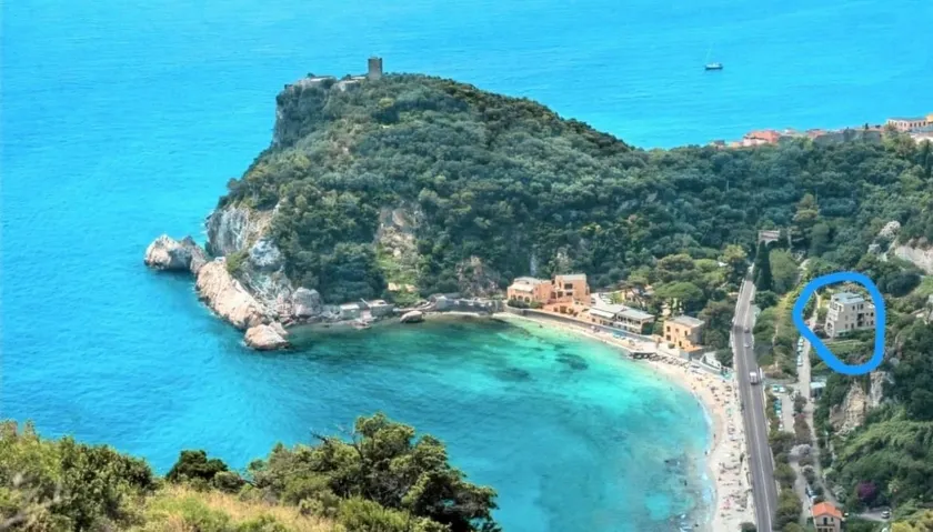 Bay of the Saracens, apartment for 6 with garden - Image 1