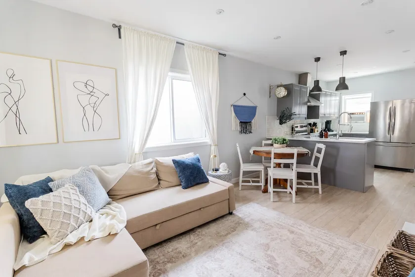 Entire Cozy Home • East Kildonan • 10 Min from DT - Image 1