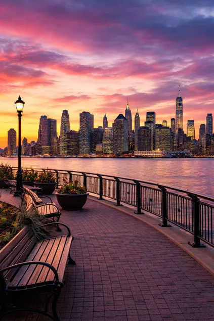 Modern Condo Near NYC Skyline + FREE Parking - Image 1