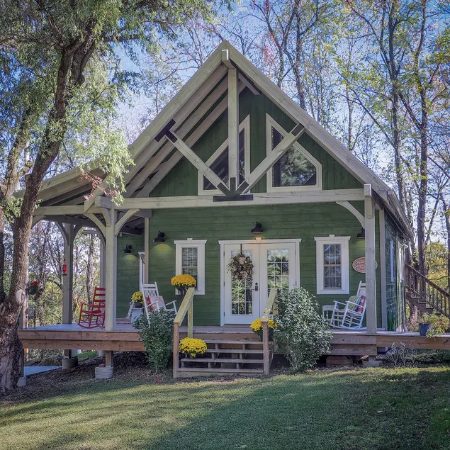 Adorable Comfy Cottage - Image 1