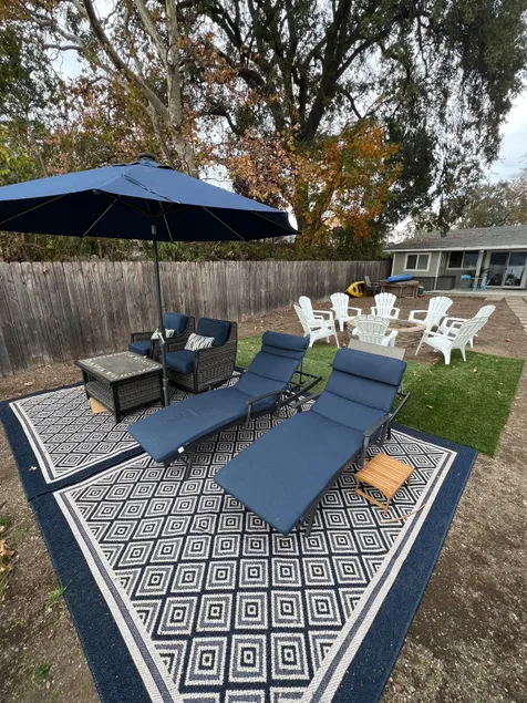 Peaceful Lakeside Retreat - Cozy 3BR Waterfront Home - Image 1