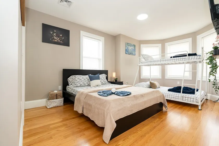 Cozy 3BR Boston w/Parking + Easy City Access 558/2 - Image 1