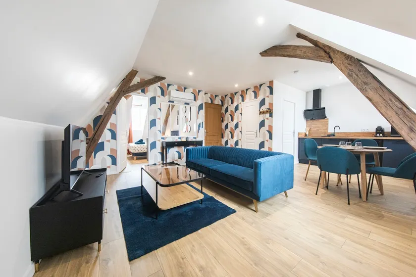 Large 1-bedroom (50 m²) • Downtown • Air-conditioning - Image 1
