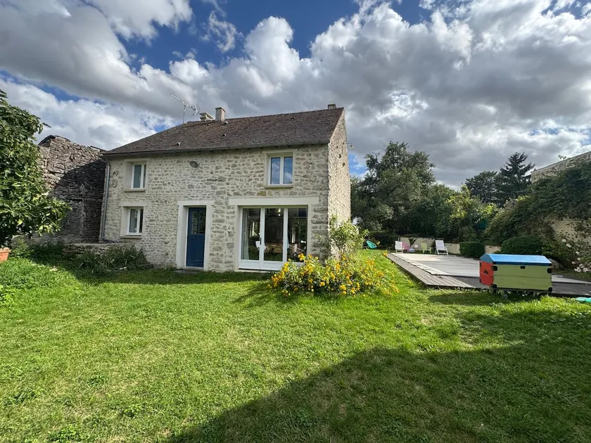 6-guest house with seasonal pool - Image 1