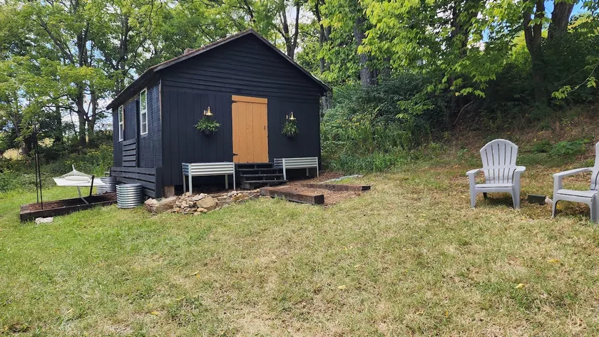 Primitive off grid cabin for couples - Image 1