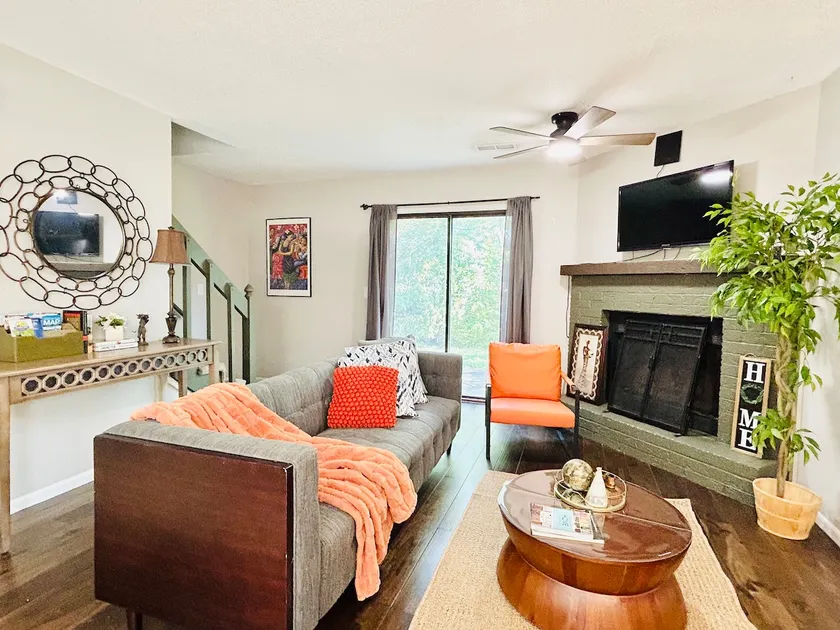 Stylish Townhome.3bedrooms,1Kingbed/4Queen/1sofa - Image 1
