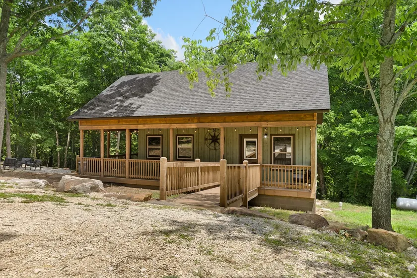 Buffalo Mist Cabin w/ Hot Tub - Image 1