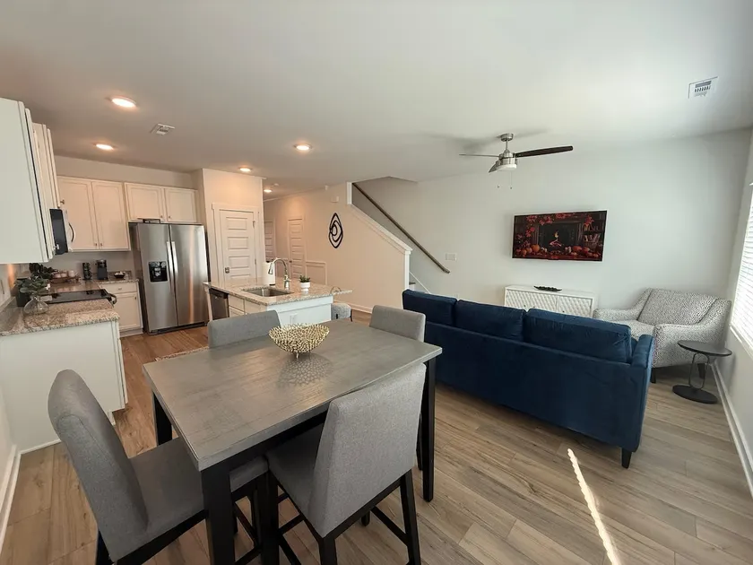 Townhome 3bd 2.5ba w/Garage Minutes from Redstone - Image 1