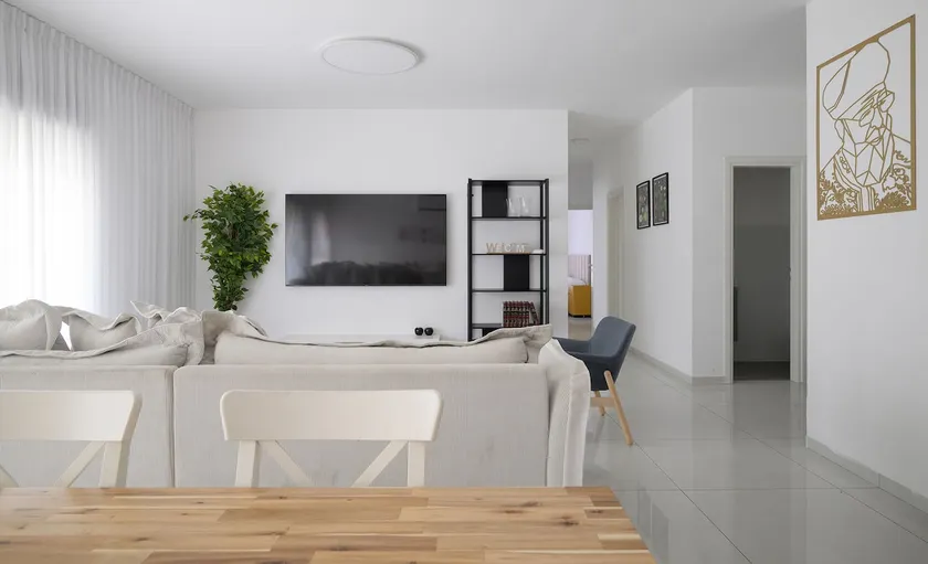 4BDR apt with jacuzzi in the heart of the city BY - Image 1