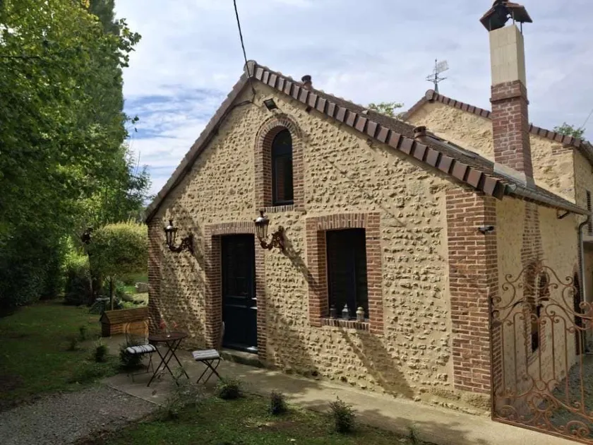 Old mill in an exceptional setting. - Image 1