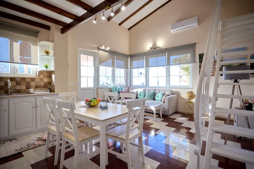 Sweet Cottage In The City - Image 1