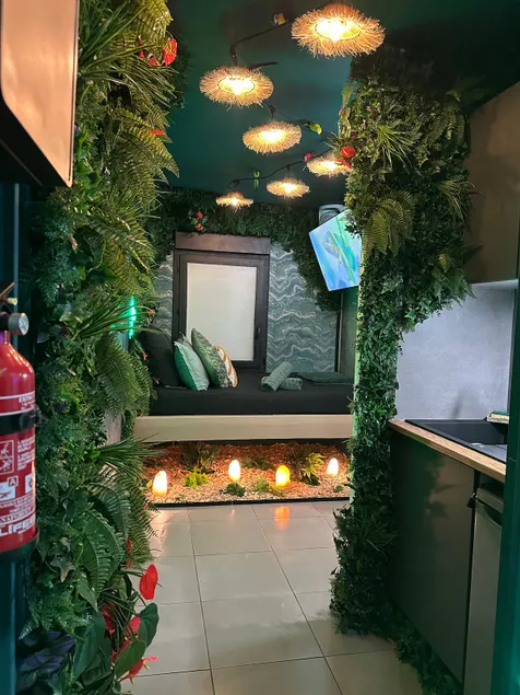 Jungle suite 2 - Image 1