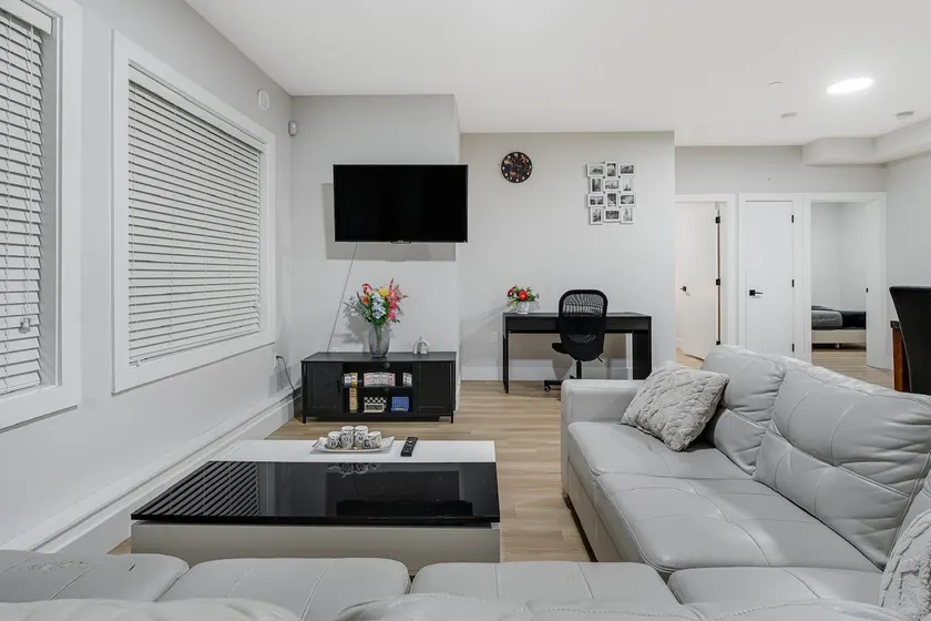 Spacious private 1BR Suite | White Rock 30 min yvr - Image 1