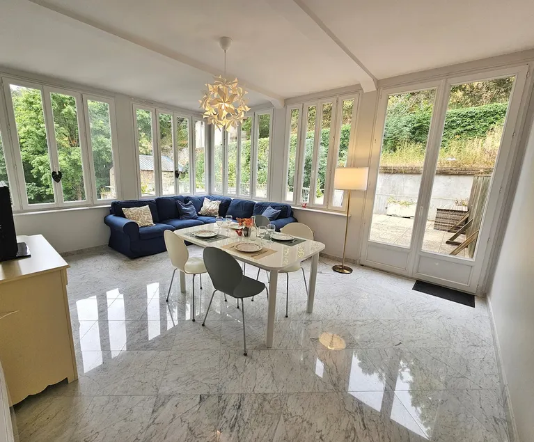 114 m² • 3 bedrooms with bathroom • Terrace - Image 1