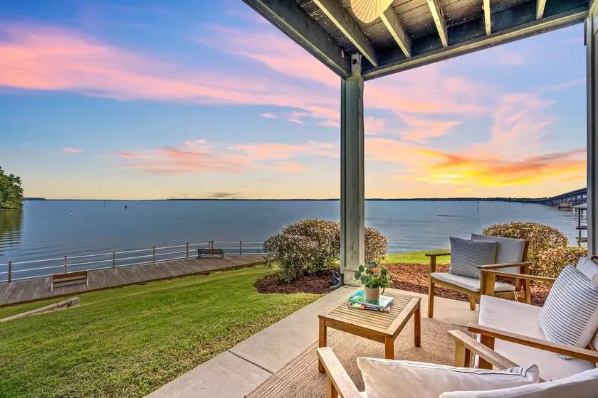 LuxuryGrndFloorCornerLakeViewPoolGolfFishBoatParks - Image 1