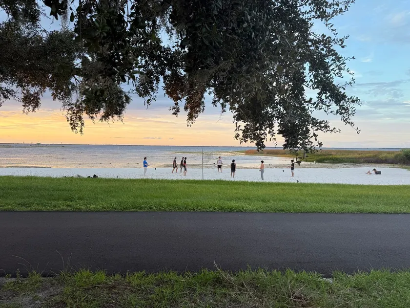Family retreat with lake views and near Disney - Image 1