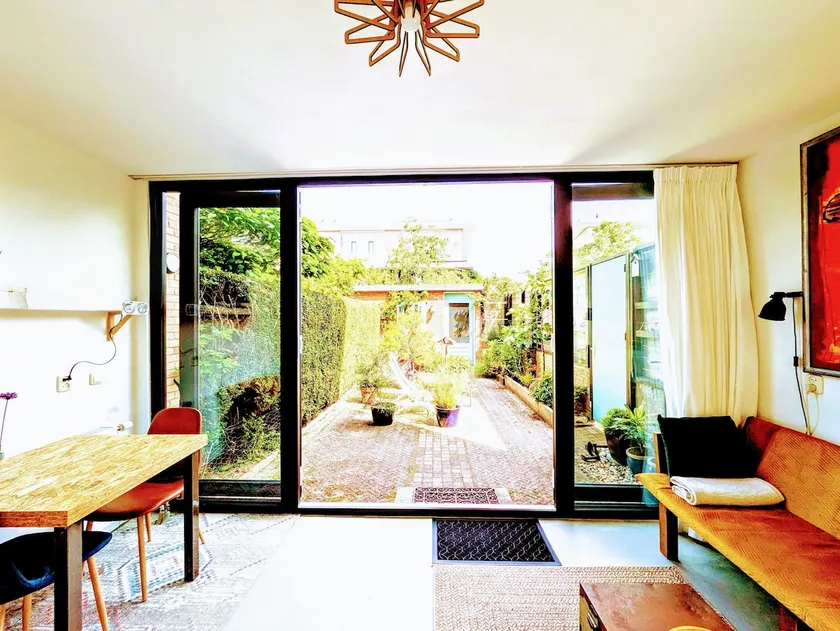 Private guest suite with garden in Amsterdam - Image 1