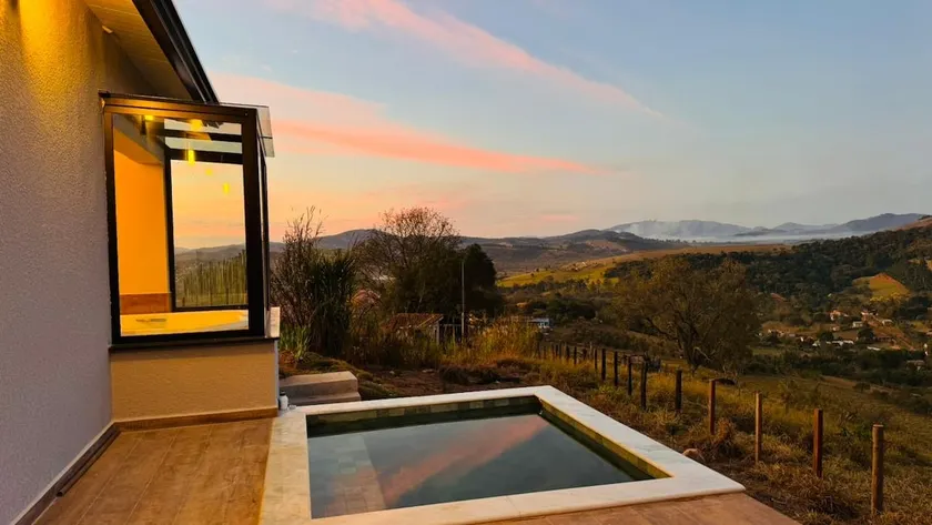 Cabin with heated pool, Jacuzzi and fireplace - Image 1