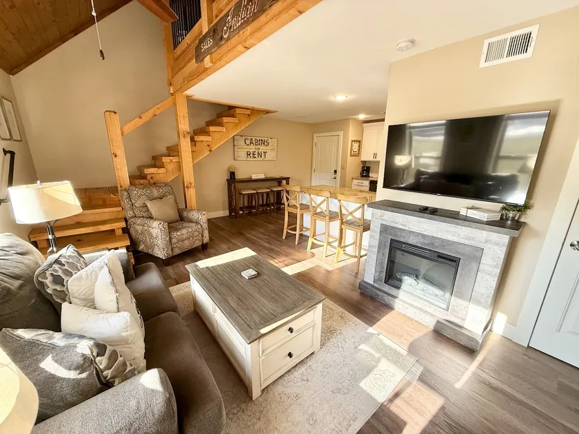 Serene Retreat 2BR 2BA/Sleeps 4/Pool/Hot tub - Image 1