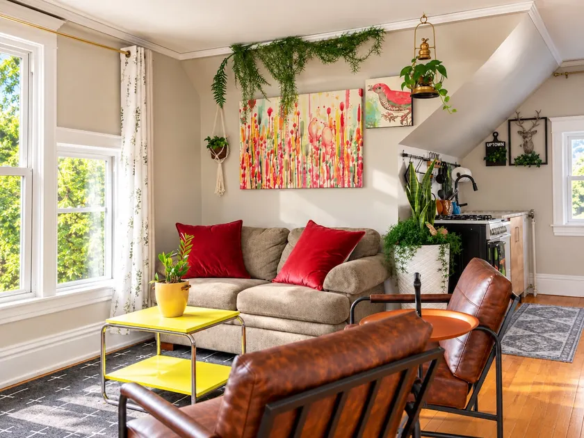 Trendy Treehouse, a 2BR with a treetop balcony - Image 1