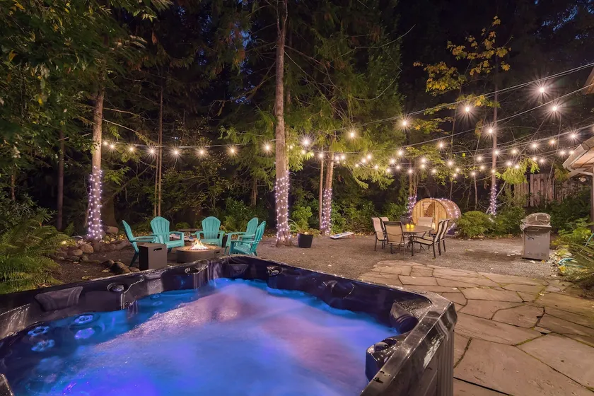 Mt Hood Entertainer | HotTub+Sauna+Pool+Firepit - Image 1