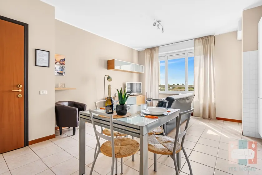 PE19 - Bright & Modern Apartment with Park View - - Image 1