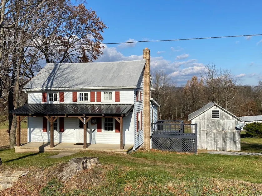 Peaceful Farm Stay with a Meadow View - Image 1