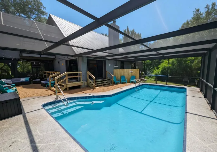 Poolside Serenity on the Eleventh Fairway - Image 1