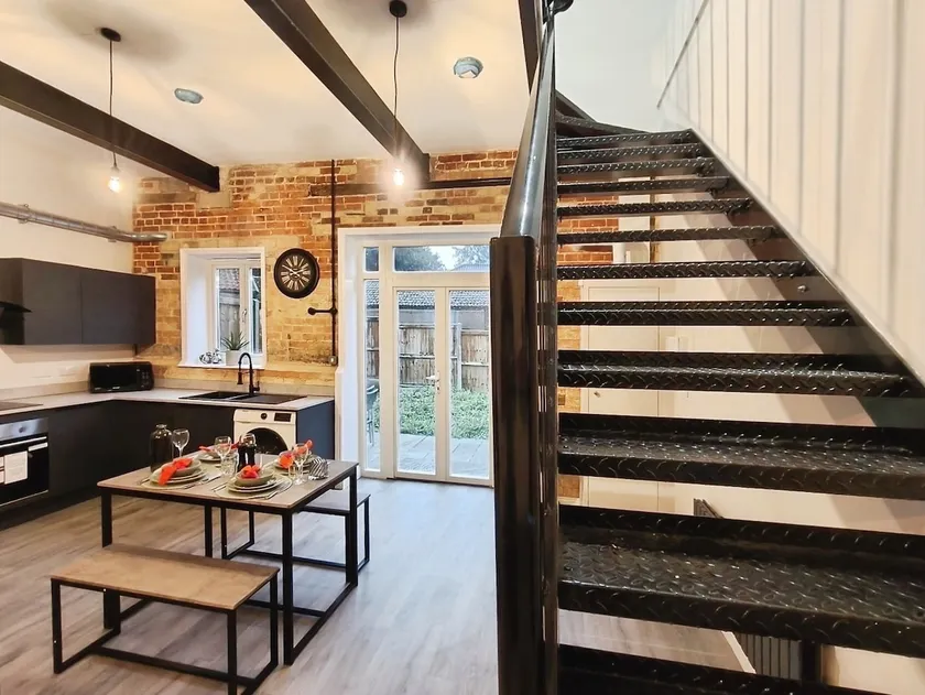 Stylish 2-Bed Home Near A11 - Image 1