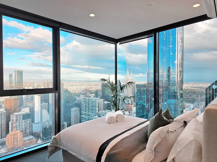 LV 65 Panoramic City Views With Free Parking - Image 1