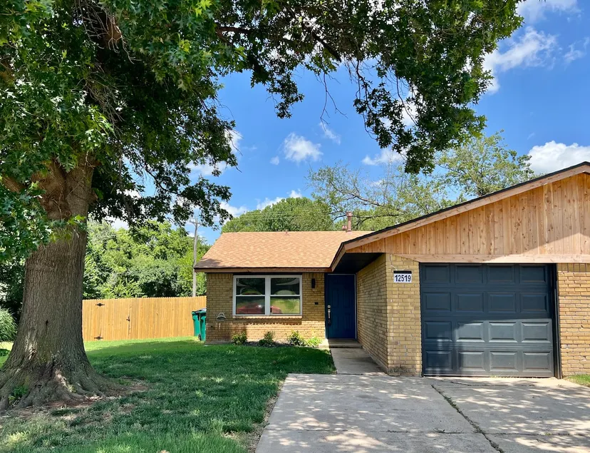 Where Buffalo Roam. Sleeps 6. Wi-fi. Fenced yard. - Image 1
