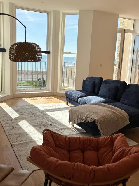 Luxury 2 Bedroom Apartment with Full Seaview's - Image 1