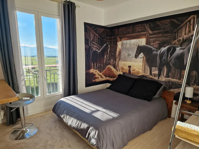 Quiet duplex 1-4 people. Horse & mountain view - Image 1