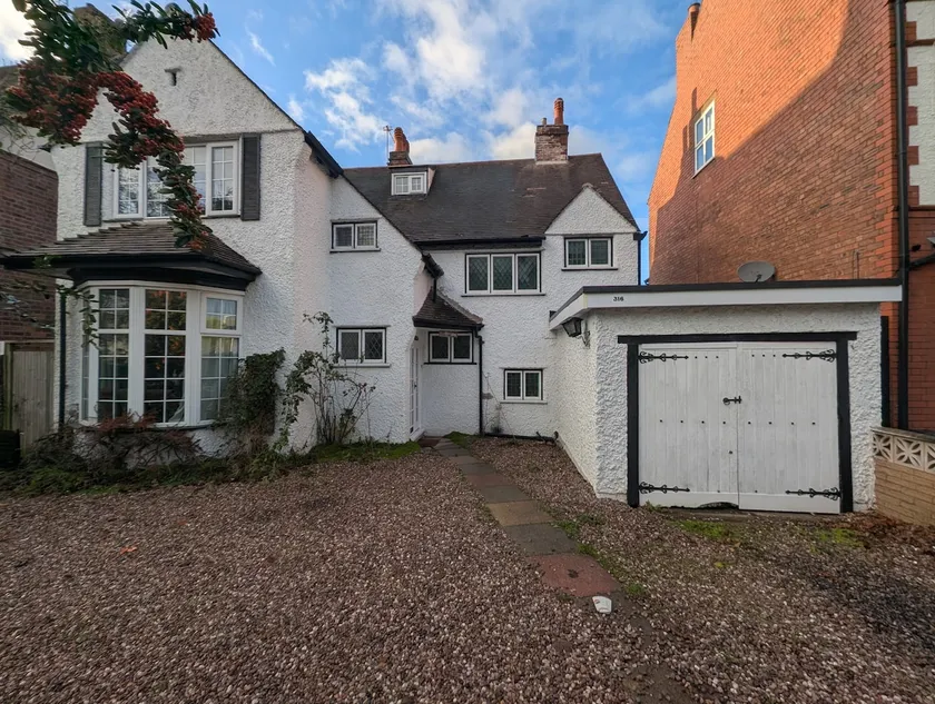5BR Spacious Contractor Home, Parking for 2 vans - Image 1