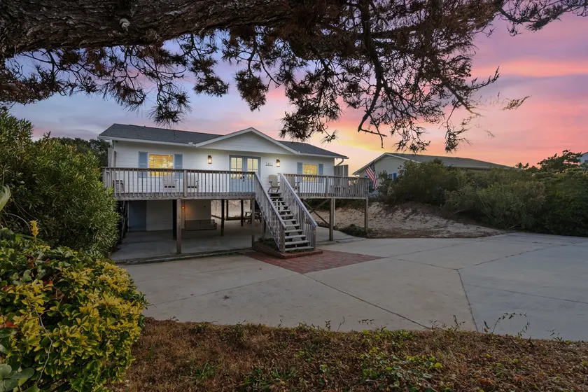 Private Luxe Beach Escape. 1 minute walk to Beach! - Image 1