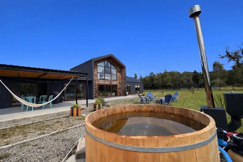 House with tinaja (traditional wooden soaking tub), Chamiza, Puerto Montt - Image 1