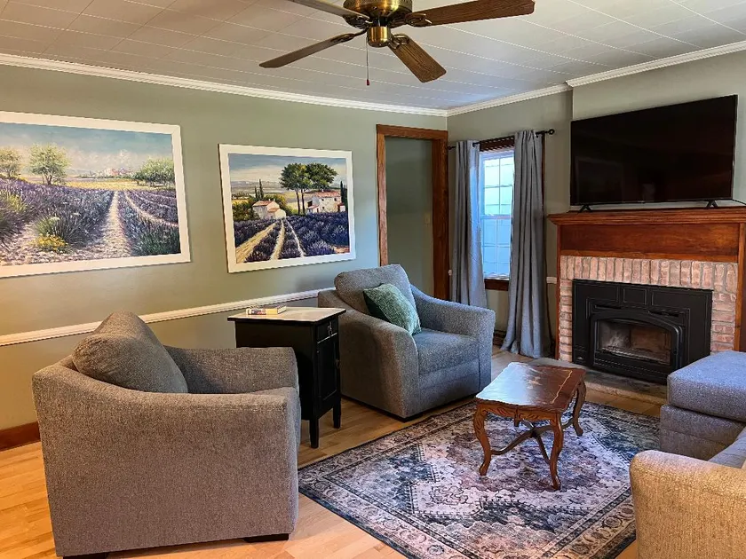 Charming Cape Cod by the Shipyard - Image 1