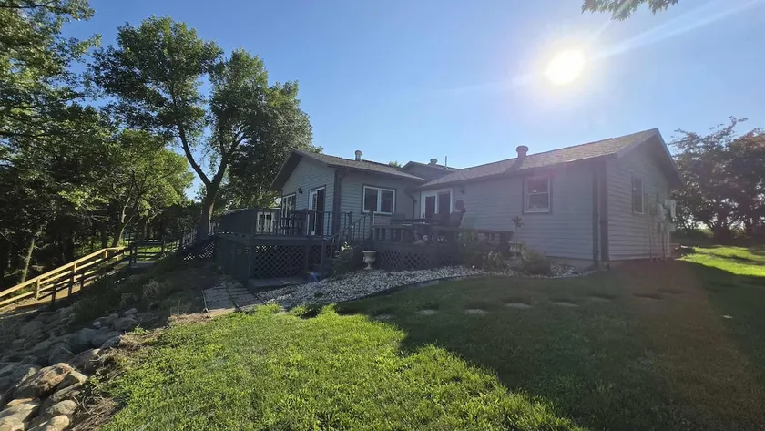 Cozy home overlooking beautiful Lake Shetek. - Image 1
