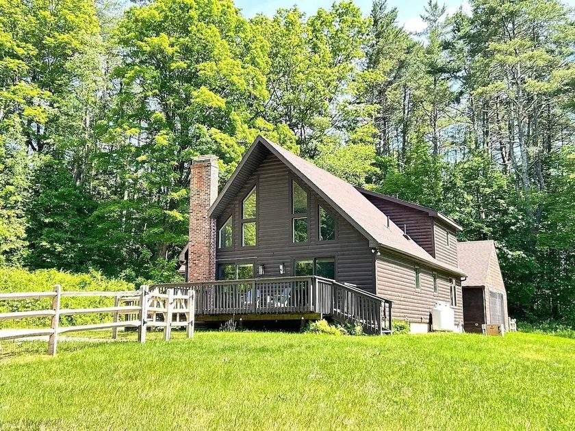 Family friendly house with fenced yard & fire pit - Image 1