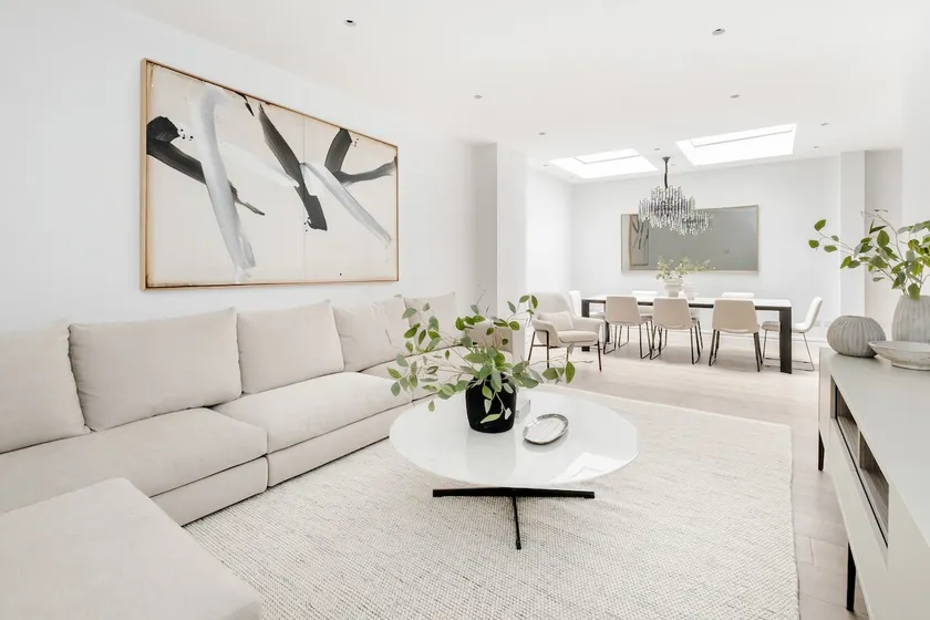 Stunning Knightsbridge 4 bedroom house w/ balcony - Image 1