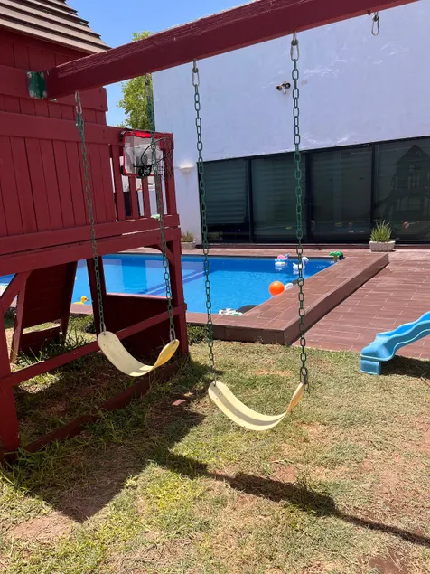 Area/industrial/Mieleras/private community/3 bathrooms/large - Image 1
