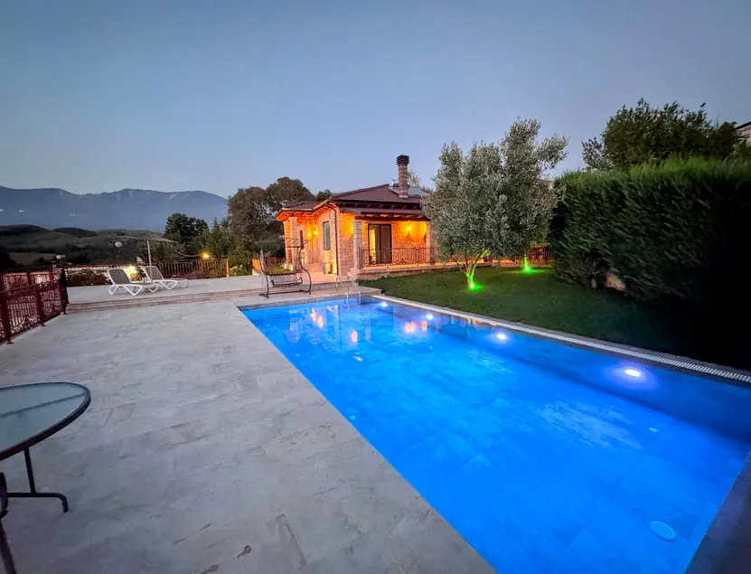 Green Garden Villa & Pool - Image 1
