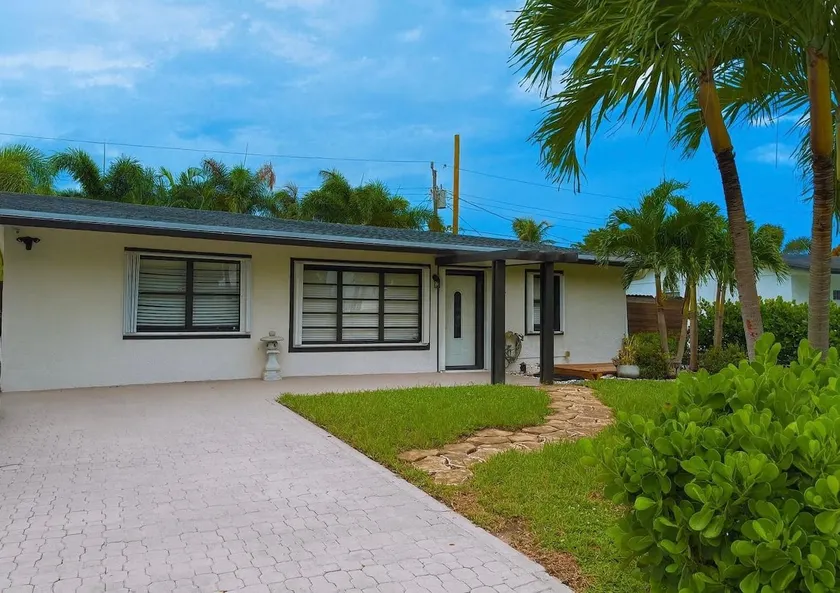 3BR home with private hot tub near the beach - Image 1