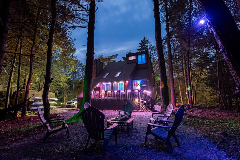 Bear Trails Retreat-Pocono Getaway Near Kalahari - Image 1