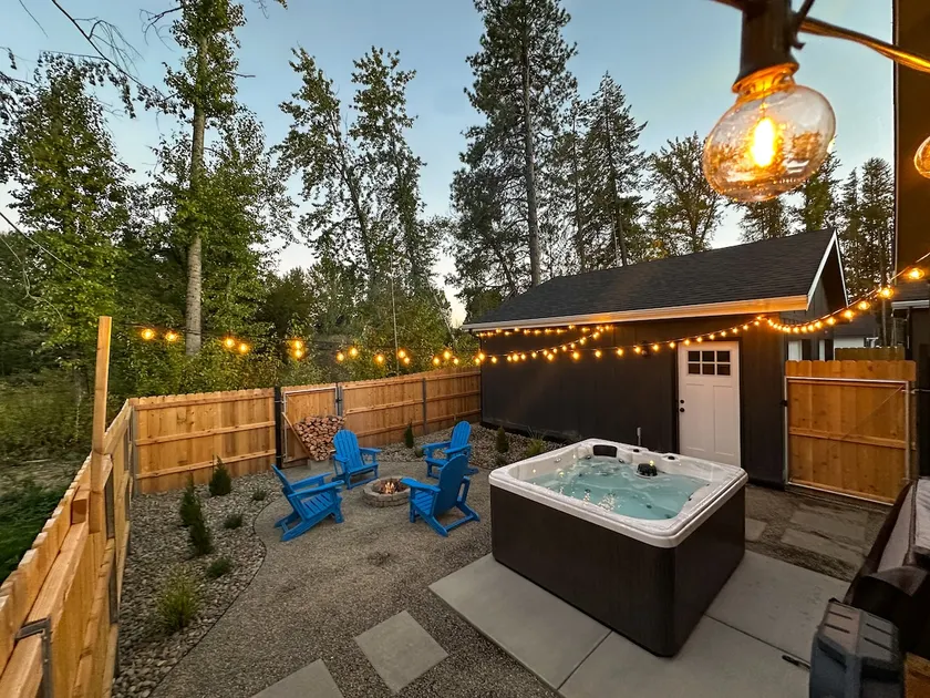 Cozy cottage with fire pit and hot tub! - Image 1