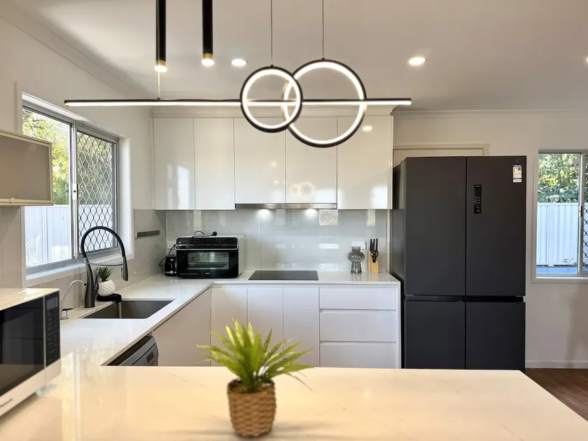 Wake up to Mountain Vista 3BR Light-filled Cottage - Image 1