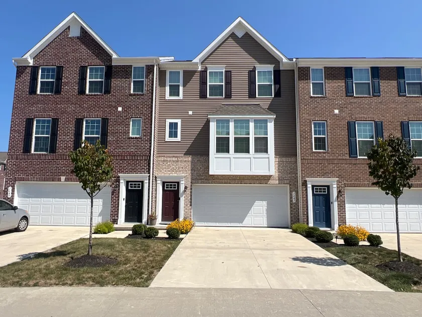 Modern townhouse in the CVNP - Image 1