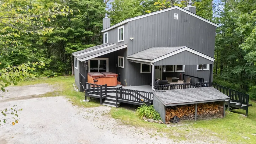 Killington Mountain Retreat -Great Group Ski House! Close to Resort - Hot Tub - Ski Rental Deals - Image 1
