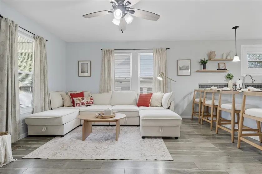 CLEAN| Pet-Friendly Home Near UT/Airport| Big Yard - Image 1